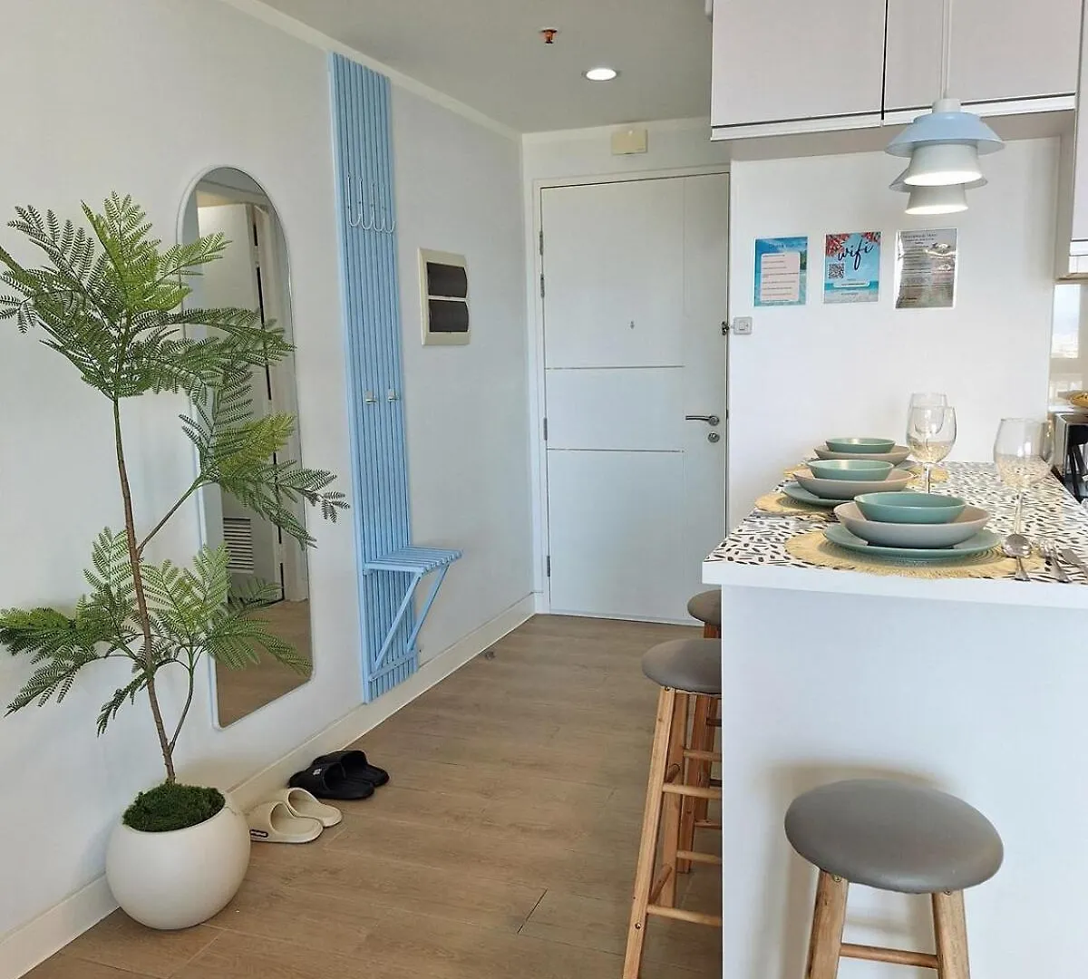 Luxury Coastal, Grand Canal View Manila Apartment