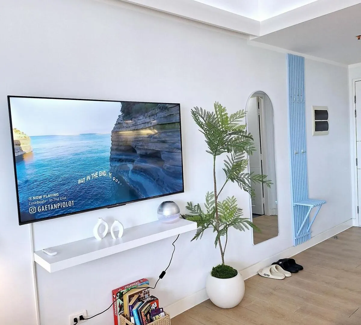 Luxury Coastal, Grand Canal View Manila Apartment