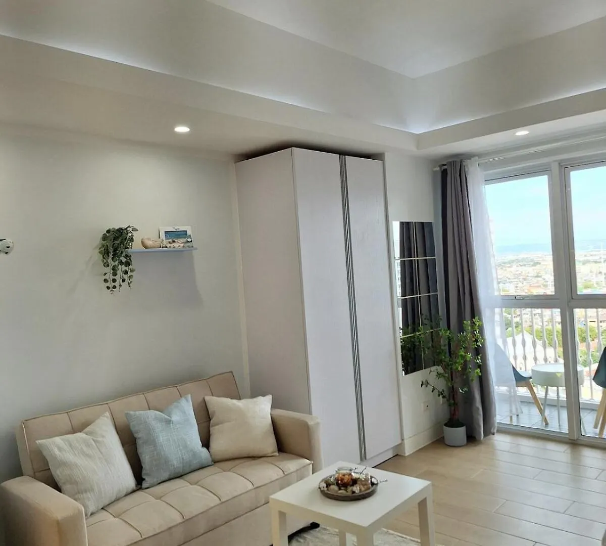 Luxury Coastal, Grand Canal View Manila Apartment
